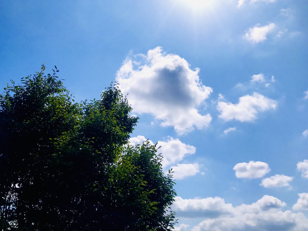 人生の中でふと感じる違和感や気の流れを表すイメージ